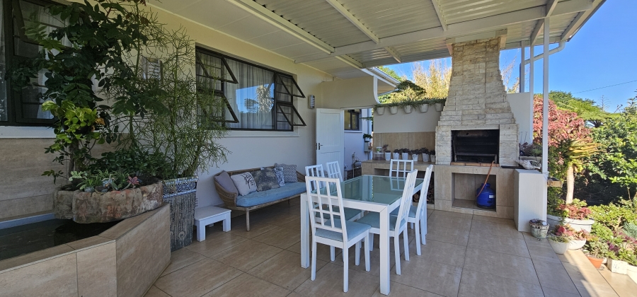 6 Bedroom Property for Sale in Gonubie Eastern Cape